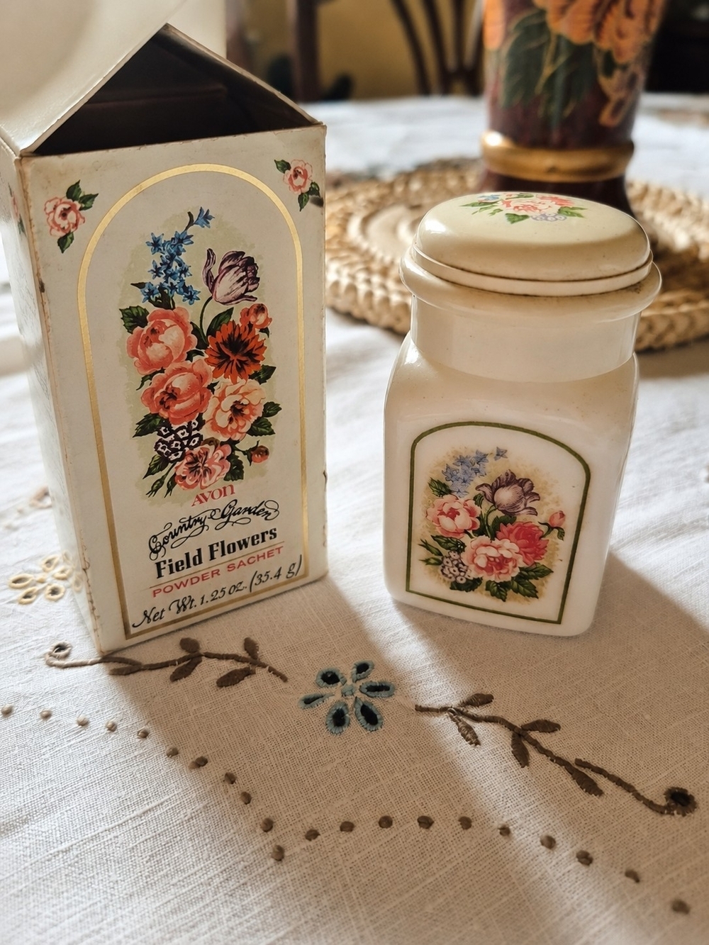 Vintage Avon Country Garden Field Flowers Powder Sachet Jar w Box